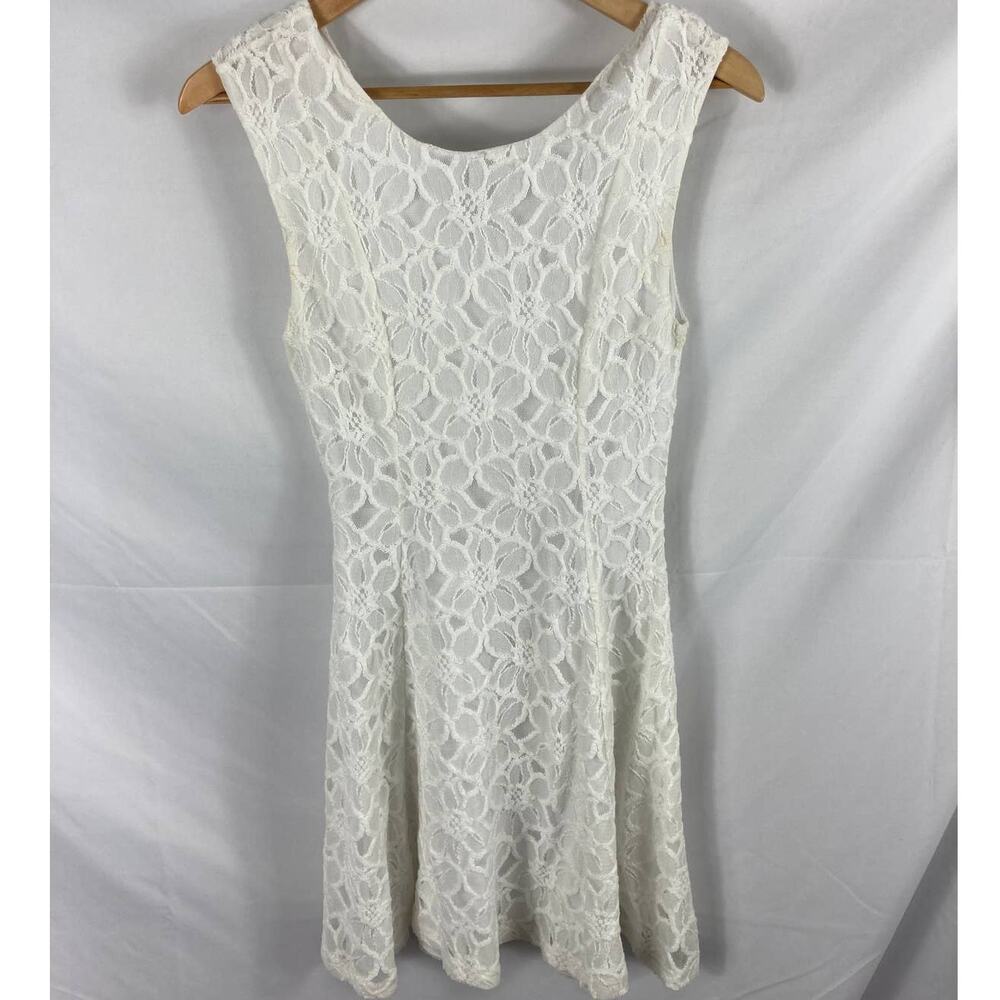 Everly White Sleeveless Lace Dress size medium